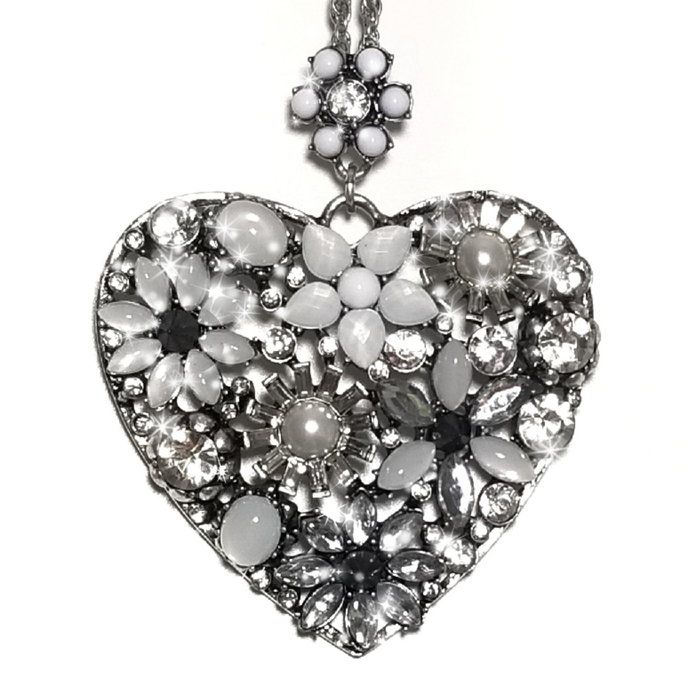 BETSEY JOHNSON Something New 2014 heart necklace huge